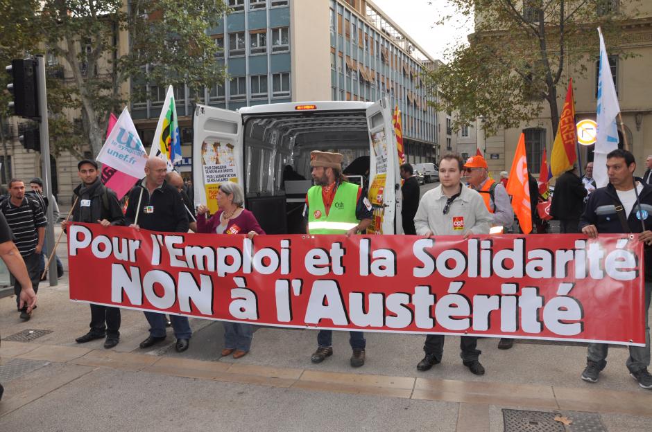 Plus de 2000 personnes manifestent contre les politiques européennes d'austérités à Montpellier.